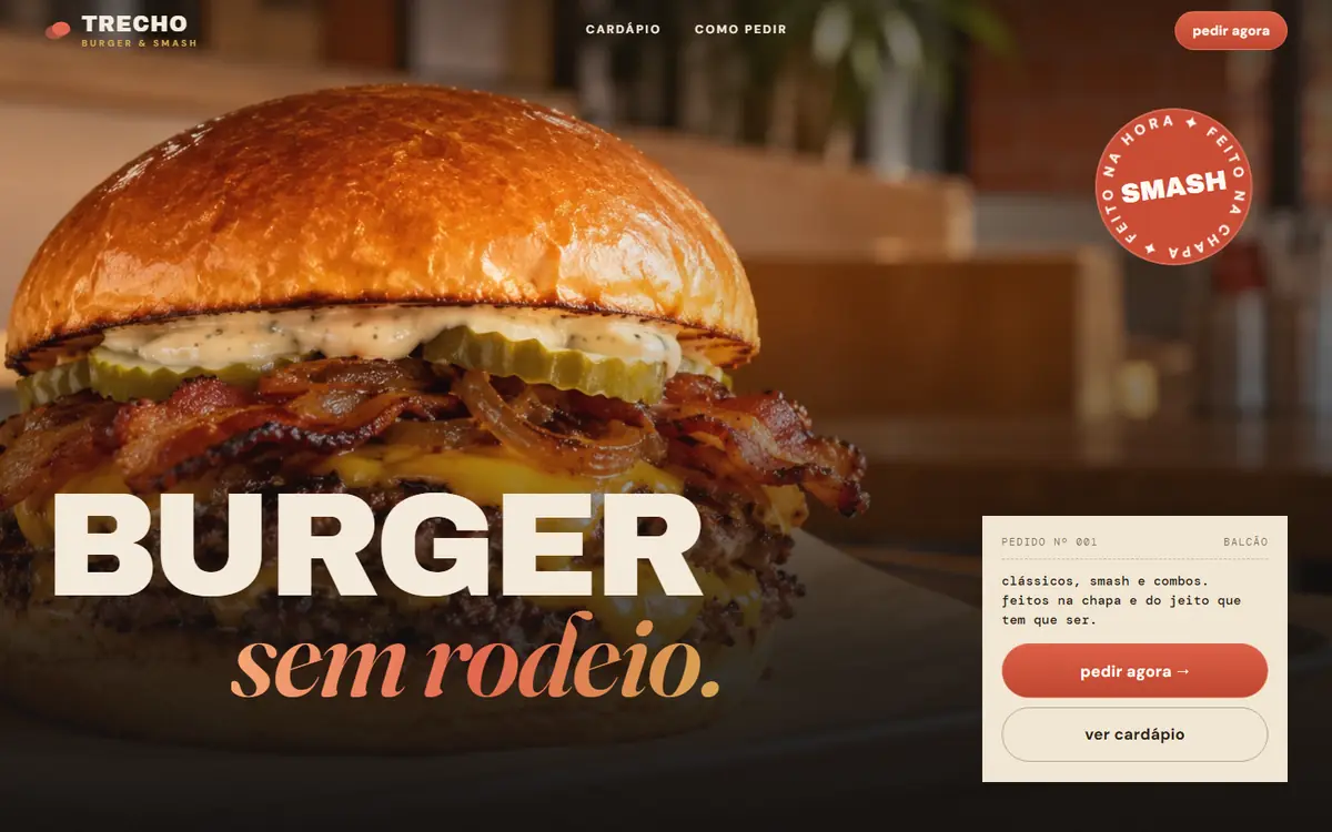 Prévia do modelo Personalizado: página inicial escura, com foto em tela cheia e identidade própria
